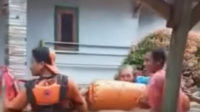 Warga yang meninggal akibat tersengat listrik disaat banjir