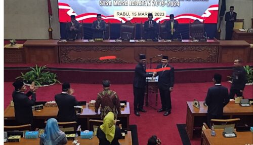 Saat pelantikan Rival Pribadi pada paripurna DPRD Batam