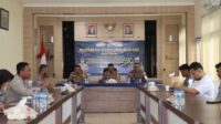 Kapolres Bintan AKBP Riky Iswoyo, S.I.K., M.M sedang memimpin rapat operasi seligi 2023