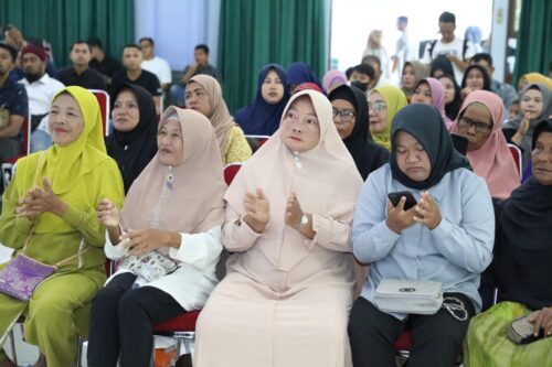 Kepala BP Batam sedang melakukan sosialisasi dengan warga Rempang