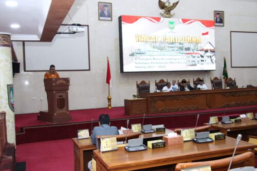 Rapat Paripurna tentang ketenagakerjaan di Gedung DPRD Batam