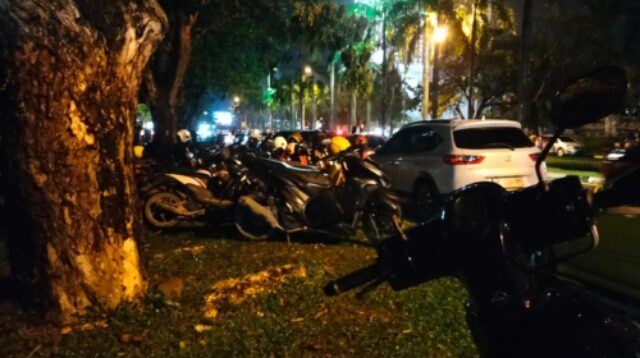 Parkir Motor Diseberang Dataran Engku Putri