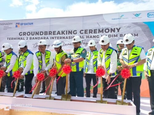Ketua DPRD Batam saat mengikuti acara seremonial Grounbreaking Terminal II Bandara Hang Nadim Batam