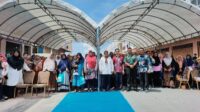 Wagub Kepri Marlin saat foto bersama dengan masyarakat