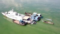 Kapal Bhakamla RI saat mengamankan kapal pelaku kejahatan
