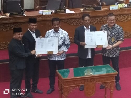 Penandatangan dan srah terima kesepakatan hasil Ranperda DPRD Batam dan Pemko Batam