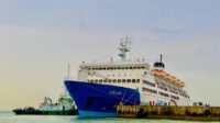 Kapal Pelni Bersandar di Dermaga Batam