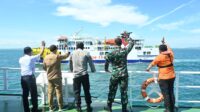 Komandan Lanud Raden Sadjad (RSA) Natuna, Kolonel Pnb. I Ketut Adiyasa Ambara bersama Wakil Bupati Natuna, Rodhial Huda, Kapolres Natuna, AKBP Nanang Budi Santosa, S.I.K., Kakansar Natuna, Abdurrahman, S.E., dan Kepala Balai Pengelola Transportasi Laut (BPTD), Febri tinjau arus penumpang Nataru
