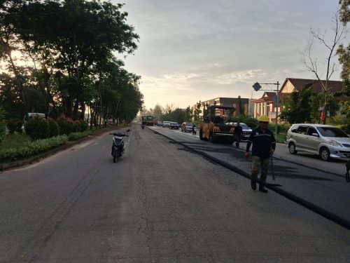 Jalan yg dikerjakan hampir rampung